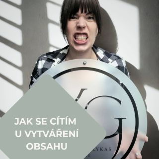 Instagram je často jen "naleštěná bída" 🫠 ▪️▪️▪️▪️ Za každou "dokonalou" fotkou stojí: ✖️ 53 nepovedených pokusů ✖️...